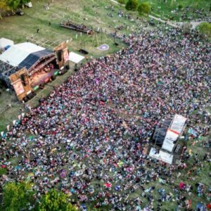 Más de veinte mil personas bailaron al ritmo de Canticuénticos y la Sinfónica