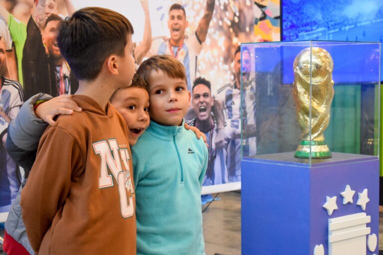 Más de 7.000 personas visitaron la Copa del Mundo en la ciudad de Santa Fe