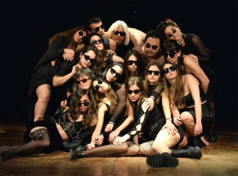 Se estrena Hamlet, la fragmentación de la identidad protagonizada por estudiantes de la Escuela Provincial de Teatro