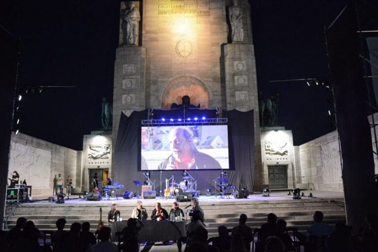 Entre palabras y acordes, Rosario rindió homenaje al rock argentino con la presencia de Litto Nebbia