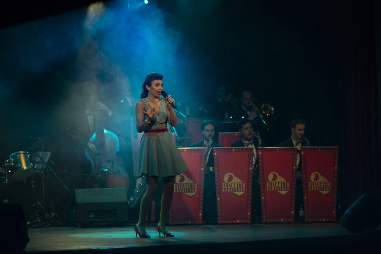 Elizabeth Karayekov y su Big Band hicieron vibrar a Ciudad Cultural Lavardén
