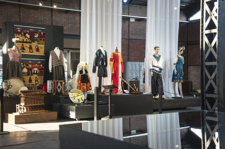 El Mercado de Frutos Culturales inauguró la muestra “Colección afectiva” y presentó a sus nuevos expositores