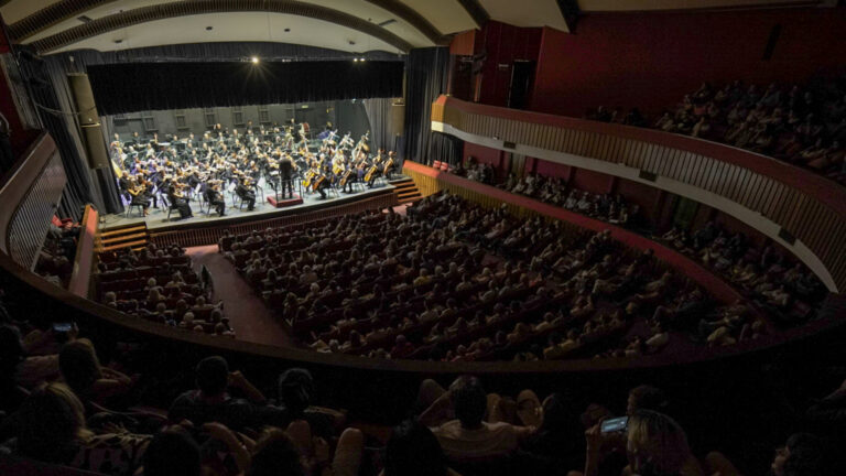 La Sinfónica santafesina se presenta junto a jóvenes artistas