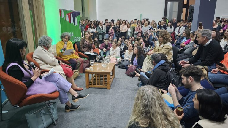 La Feria del Libro de Santa Fe inauguró su edición 2023 con una masiva asistencia de público