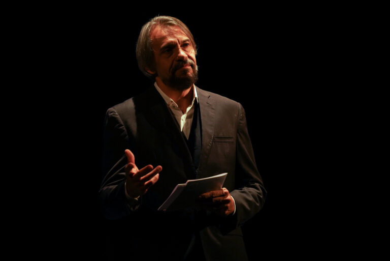 El maestro Silvio Viegas reemplazará a Javier Logioia Orbe en el próximo concierto de la Sinfónica santafesina