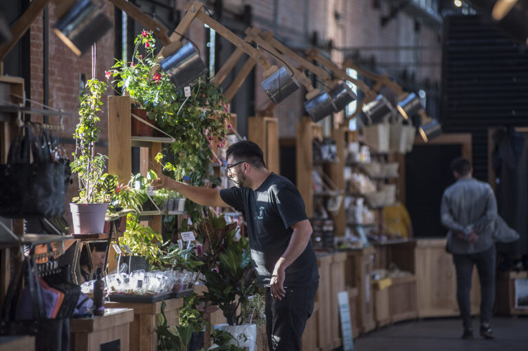 El Mercado de Frutos Culturales celebra la Navidad con una gran feria, talleres y sorteos