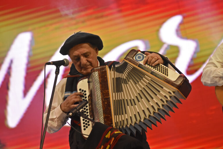 “La música de Monchito Merlo identifica a Rosario”