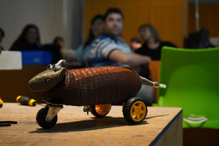 La Escuela de Oficios Artísticos dictará laboratorios de Robótica en cuatro localidades
