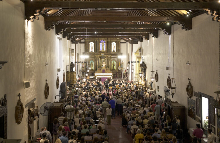 La Sinfónica y el Coro Polifónico cerraron su temporada con un concierto impactante