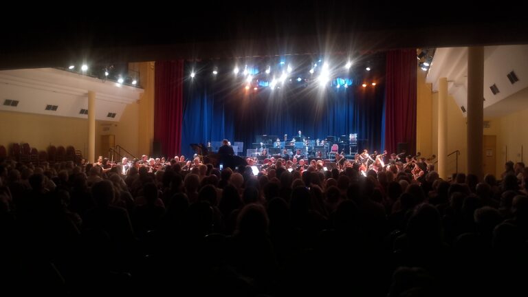 Sala llena y ovación en el concierto de apertura de la Sinfónica santafesina