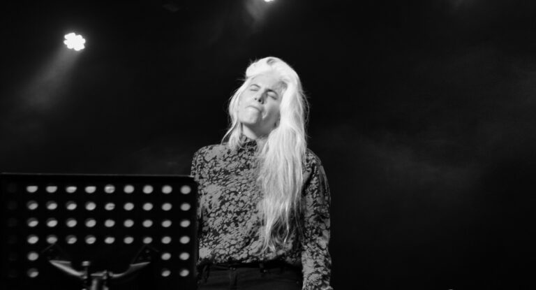 Florencia Ruiz presenta 25 años de discos - invitados especiales en Plataforma Lavardén.