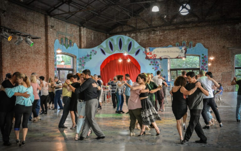 Juegos y milonga en La Redonda, Arte y Vida Cotidiana