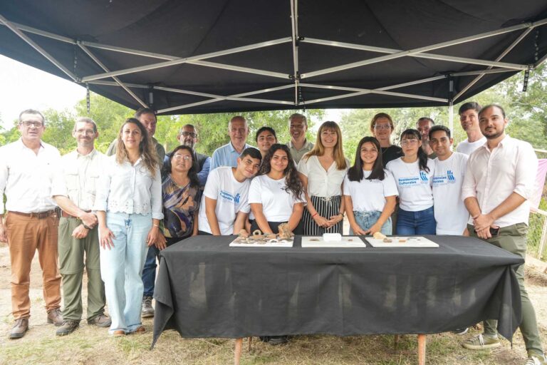 La ministra de Cultura recorrió la excavación en el fuerte Sancti Spíritus