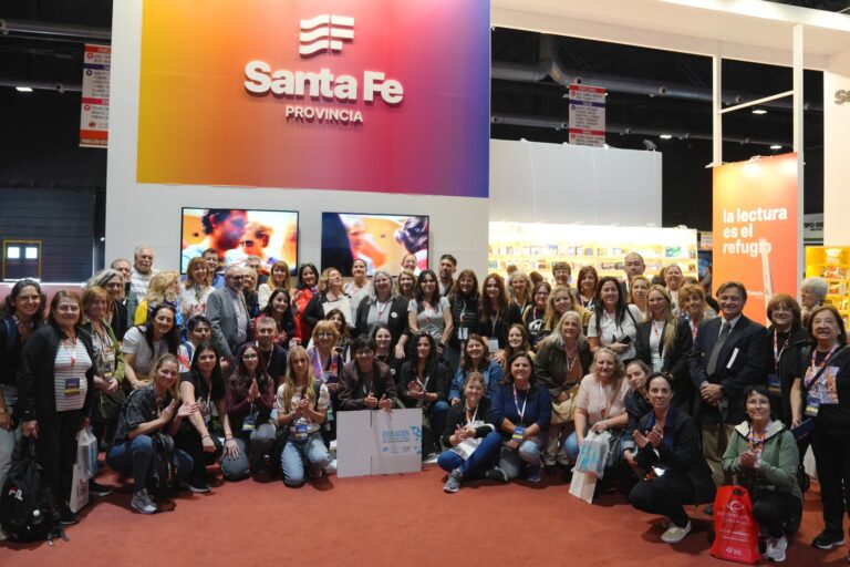 FILBA 2025: Provincia y UNL donaron libros a 170 bibliotecas populares santafesinas