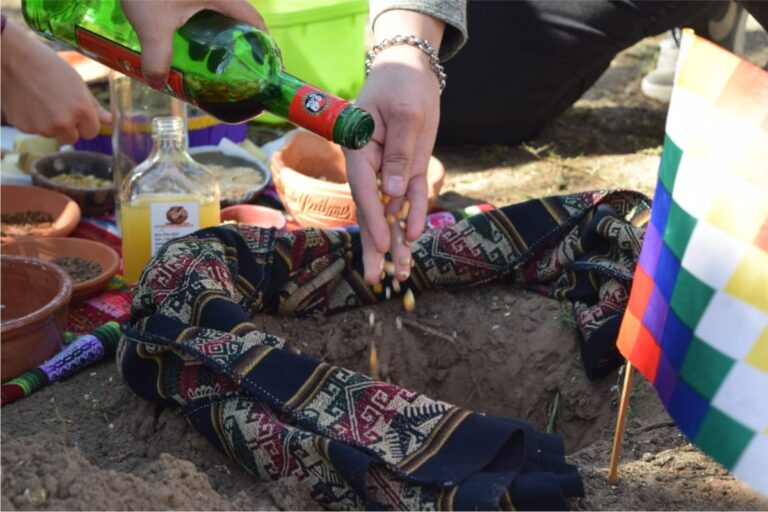 Ceremonia de la Pachamama junto al Museo Ameghino y la Comunidad Diaguita-Olongasta