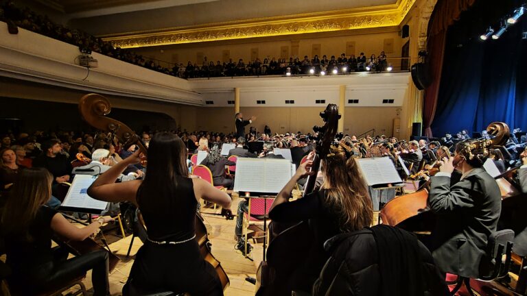 Futuro prometedor: la Sinfónica santafesina actuó junto con la Orquesta Juvenil de la Escuela de Música N° 9901
