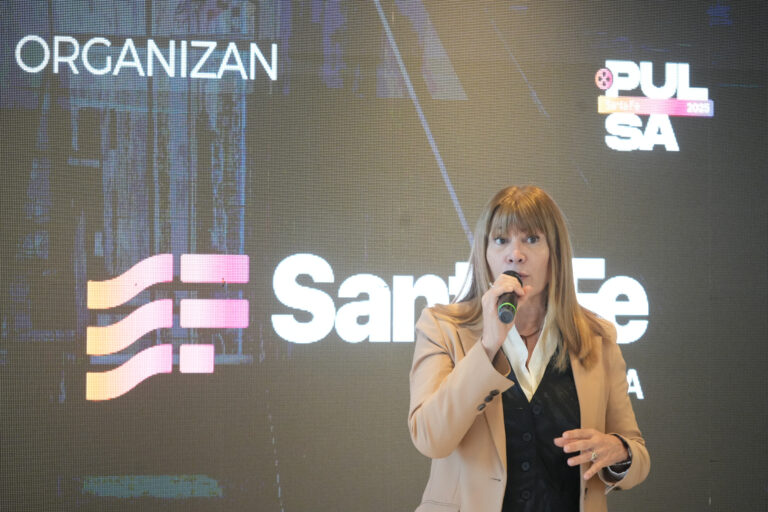 “En Santa Fe tenemos la decisión política de apoyar los desarrollos de las industrias culturales”