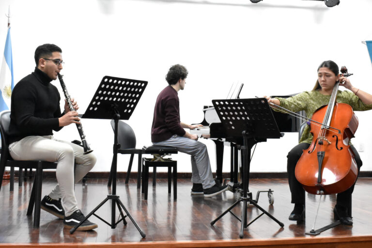 Concierto de estudiantes del Instituto Superior de Música en La Casa de la Cultura
