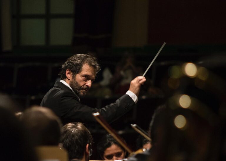 La Sinfónica de Rosario presenta un programa de fuertes contrastes bajo la batuta de Carlos Calleja