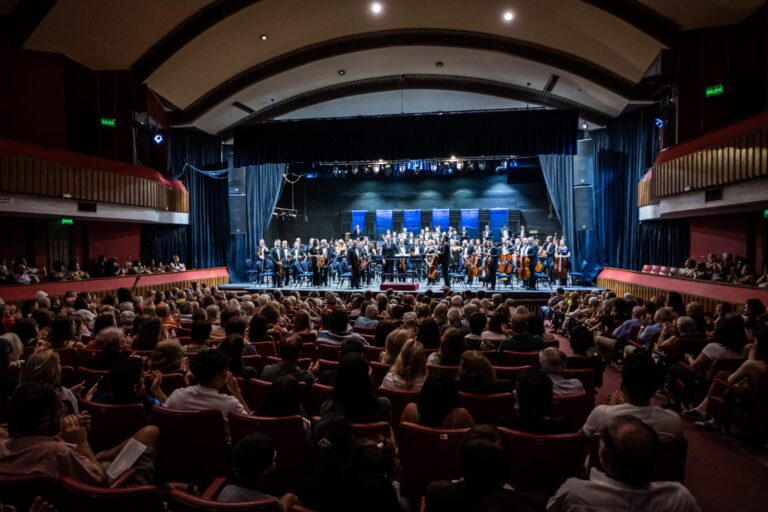 Santa Broadway: cierre de temporada solidario de la Sinfónica santafesina