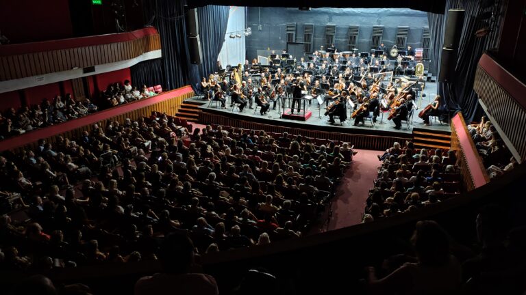 Santa Broadway: la Sinfónica santafesina cerró su temporada con fecha doble a sala llena