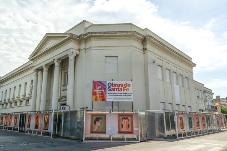 El Rosa Galisteo y una pasarela de retratos a cielo abierto