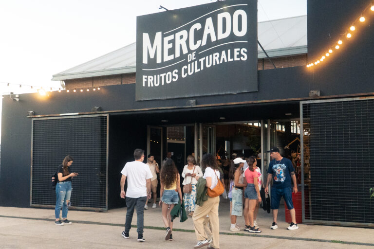 Tras la inauguración de El Aura en Costa Nueva, el Mercado de Frutos Culturales propone diversas actividades