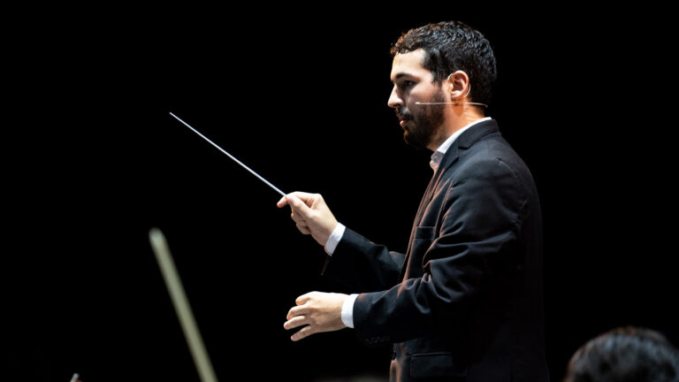 Concierto de la sinfónica santafesina con Rodrigo Naffa como director invitado.