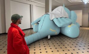 Un elefante en la Sala de las Miradas: el arte de Sulkian y Joaquines en Rosario