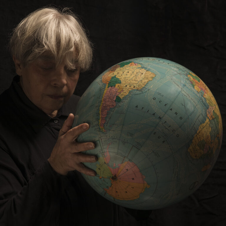 Liliana Herrero presenta Fuera de lugar en Plataforma Lavardén