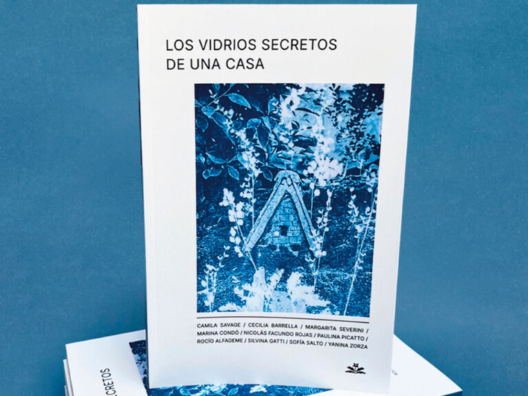Presentación del libro Los vidrios secretos de una casa en la Casa de la Cultura