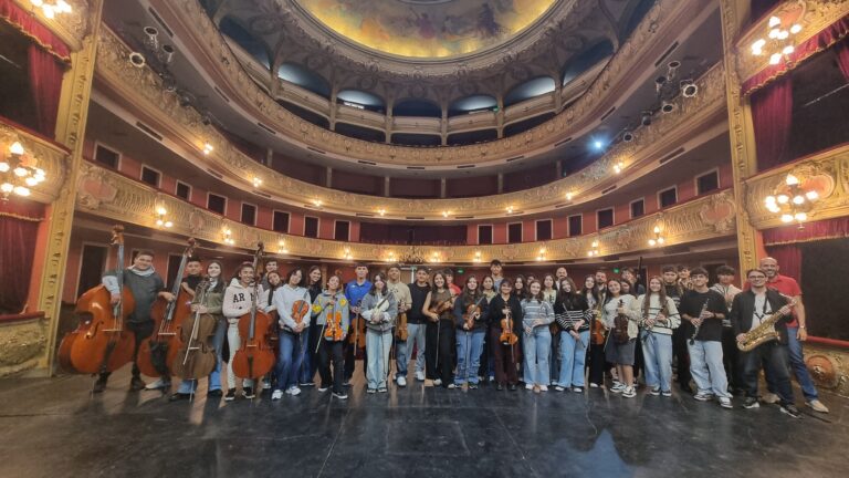 Música y juegos en La Redonda