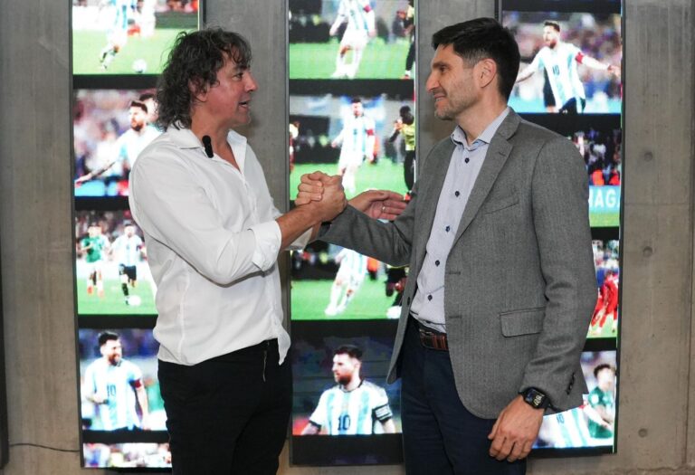 Pullaro participó en Rosario de la inauguración de la muestra de fotos de Messi y lo destacó como ejemplo dentro y fuera de la cancha