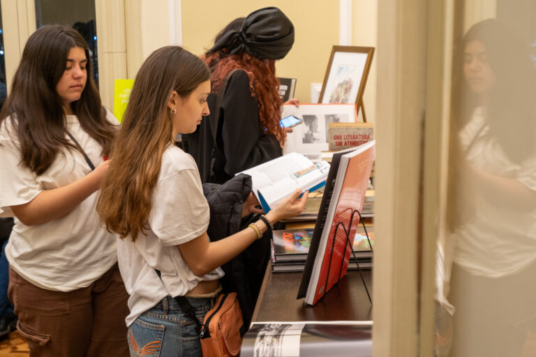 Poesía, recorridos mediados y juegos en la Casa de la Cultura