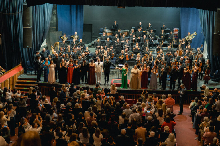 Otra noche mágica en Santa Fe: arias de ópera, directores y cantantes
