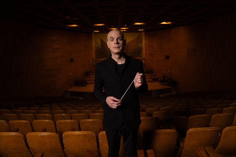 Wolfgang Wengenroth dirige la Sinfónica de Rosario con un programa lleno de virtuosismo y emoción
